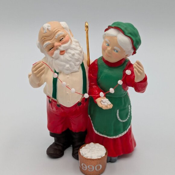 Hallmark Keepsake Popcorn Party Mr. and Mrs. Claus 1990, 5th in the Series - Picture 3 of 11